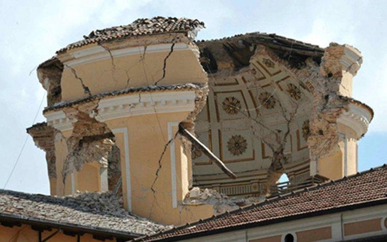 イタリア　ラクイラの地震状況